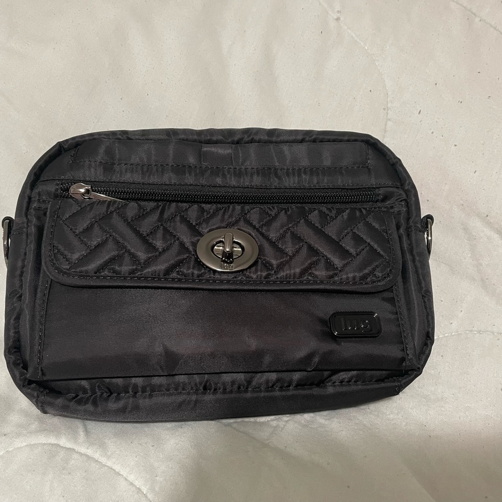 Lug switch in midnight black in EUC